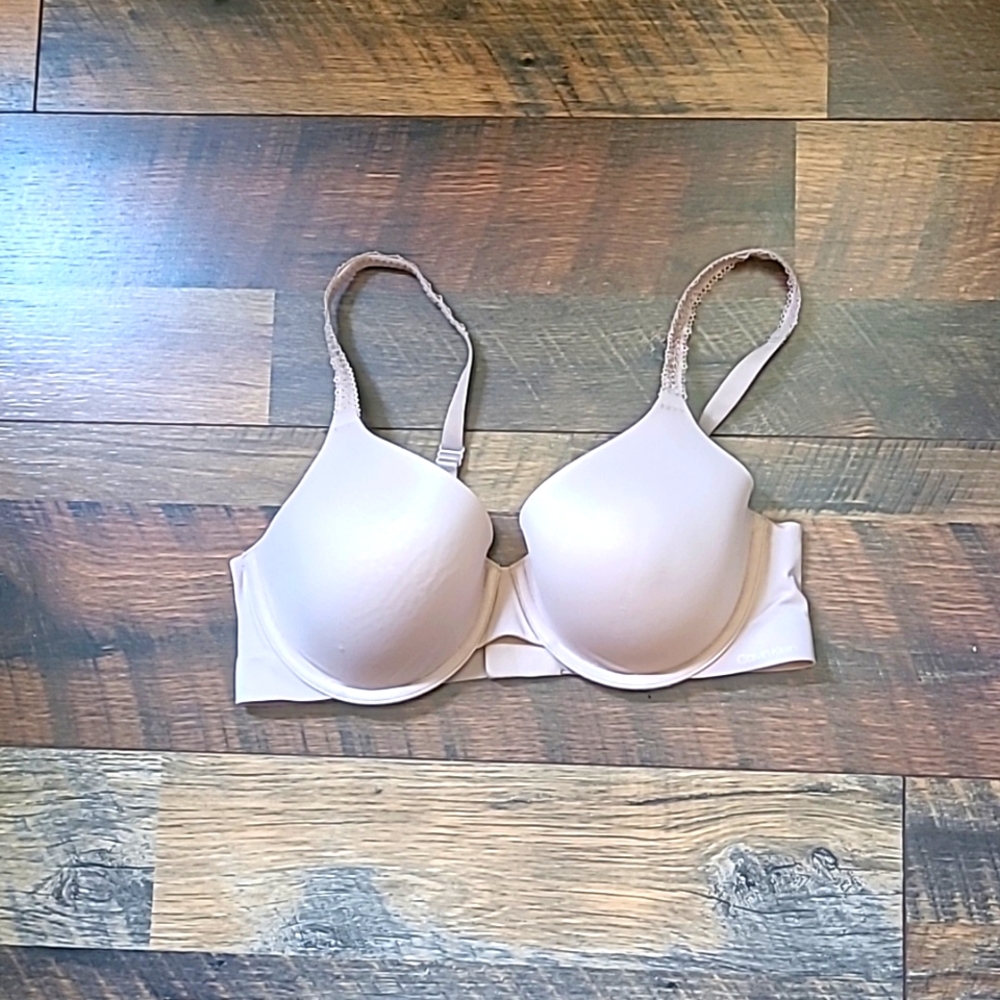 32D Nude Underwire Bra